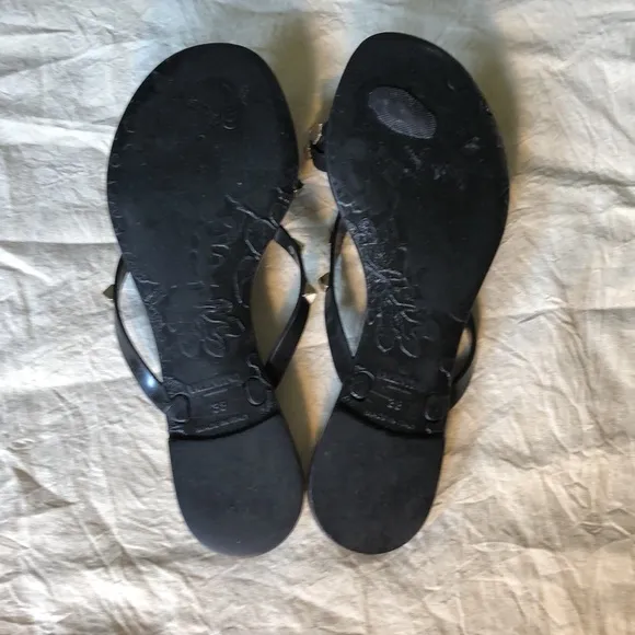 Valentino Garavani Rockstud Sandals- both toe straps broken.