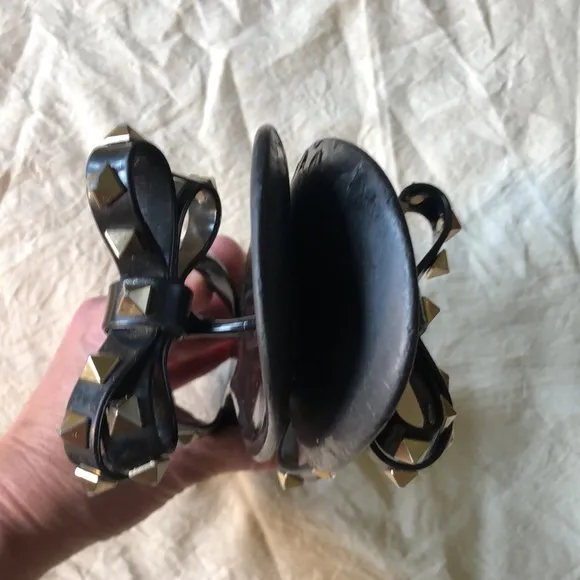 Valentino Garavani Rockstud Sandals- both toe straps broken.