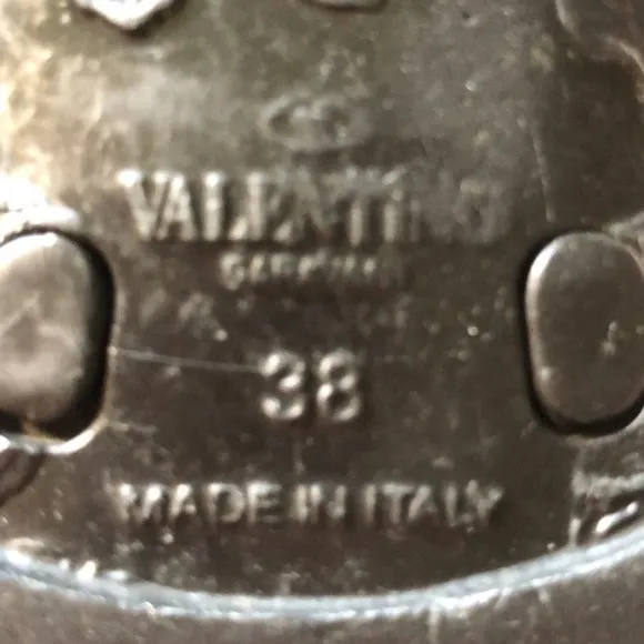Valentino Garavani Rockstud Sandals- both toe straps broken.
