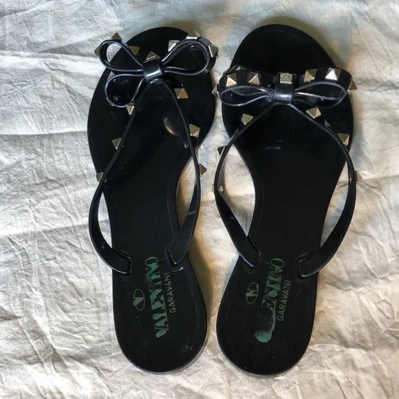 Valentino Garavani Rockstud Sandals- both toe straps broken.