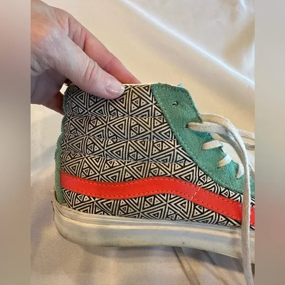 Vans Mens/Women’s Off The Wall High-Top Colorful Sneakers Men 7 Women 8.5