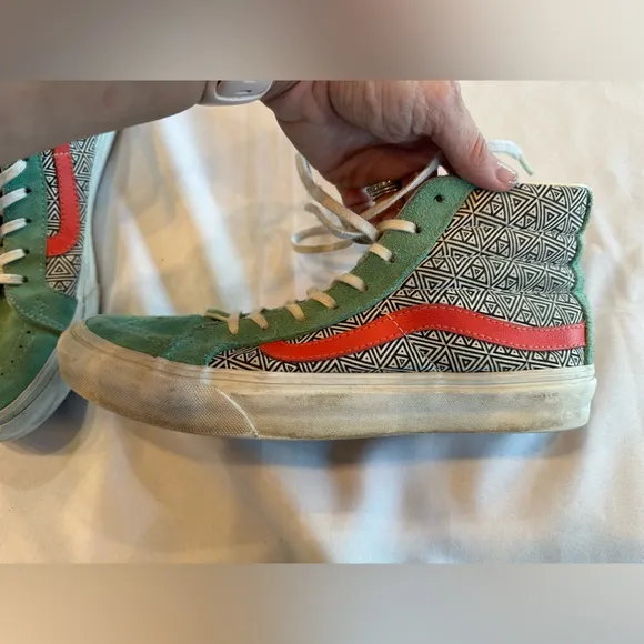 Vans Mens/Women’s Off The Wall High-Top Colorful Sneakers Men 7 Women 8.5