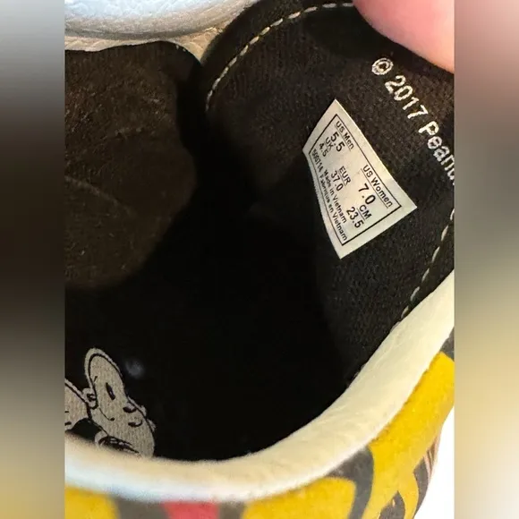 Vans Off The Wall x Peanuts Charlie Brown Unisex Slip-on shoes M 5.5 / W 8