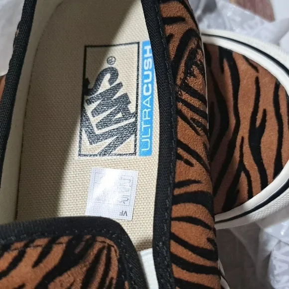 VANS Slip On UltraCush Sneakers Animals Stripes NEW IN BOX VN0A5HYQ9ZY