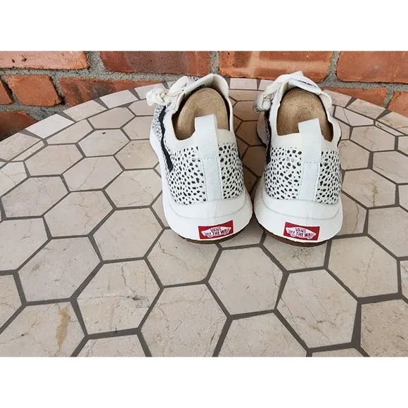 Vans Ultrarange VR3 Animal Marshmellow Men's Size 8.5 Knit Sneakers Shoes White
