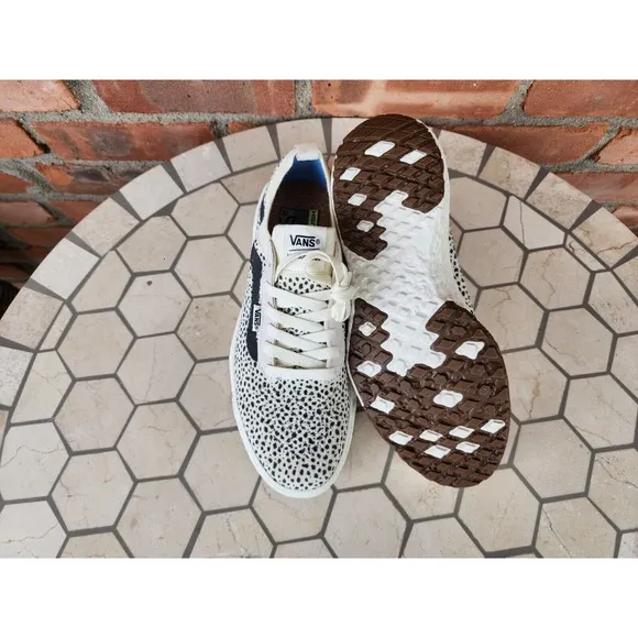 Vans Ultrarange VR3 Animal Marshmellow Men's Size 8.5 Knit Sneakers Shoes White