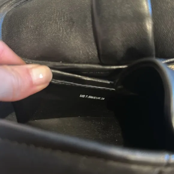 Vince  Black Leather Loafers size reads 7.5. Fit 8