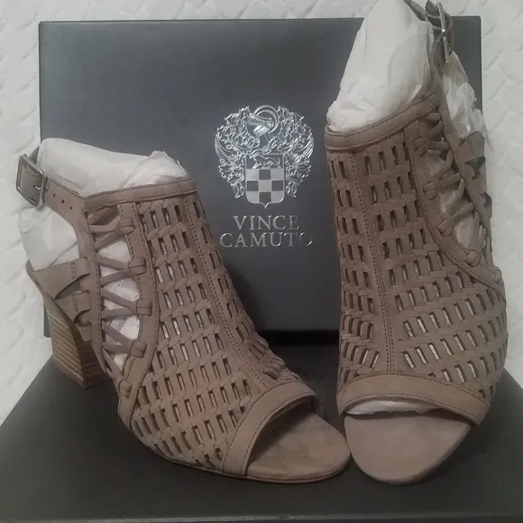⚘️Vince Camuto Refista Nubuck Shootie Sandals