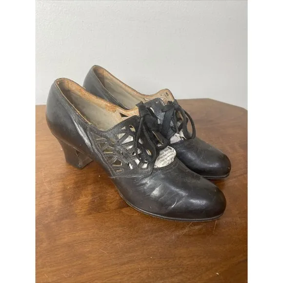 Vintage 1930 1940s Black Leather Oxford Shoes laces Heels Womens peters shoe