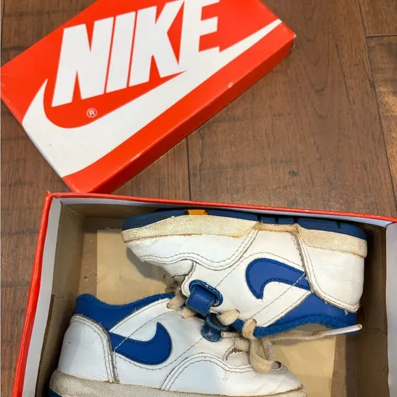 Vintage 1988 Nike Baby Toddler Shoes Size 4.5 White/Blue Hook Loop Strap W/ Box