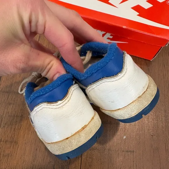 Vintage 1988 Nike Baby Toddler Shoes Size 4.5 White/Blue Hook Loop Strap W/ Box