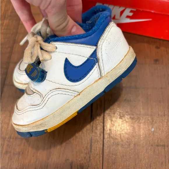Vintage 1988 Nike Baby Toddler Shoes Size 4.5 White/Blue Hook Loop Strap W/ Box