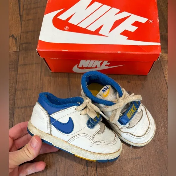 Vintage 1988 Nike Baby Toddler Shoes Size 4.5 White/Blue Hook Loop Strap W/ Box