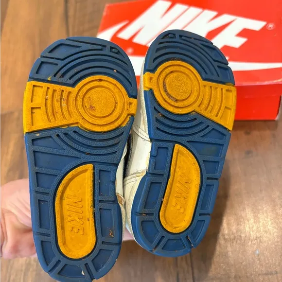 Vintage 1988 Nike Baby Toddler Shoes Size 4.5 White/Blue Hook Loop Strap W/ Box