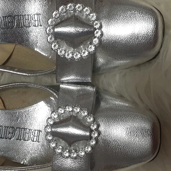 Vintage Balenciaga Silver Kitten Heels Size 6