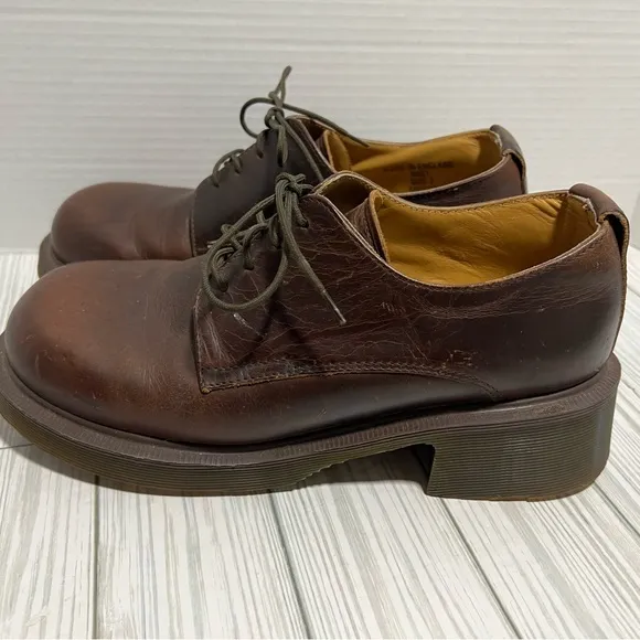 Vintage Dr. Martens Gibson Shoes woman Brown Leather made in England SZ 7 US 9