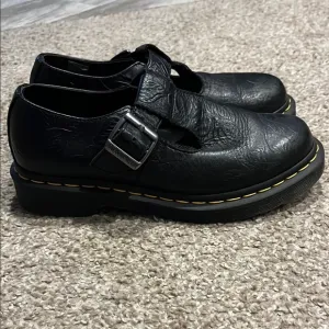 Vintage Dr. Martens Mary Jane Tooled Floral Black Leather Buckle Shoes Size 7