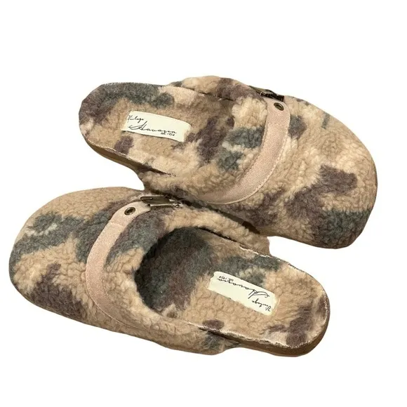 Vintage Havana Camo Sherpa Slippers NWT