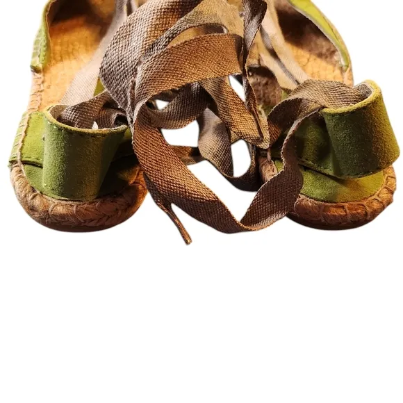 Vintage lisa b. Green and Tan Art No. 67700 Ankle Tie Sandals Size 39 w/Box