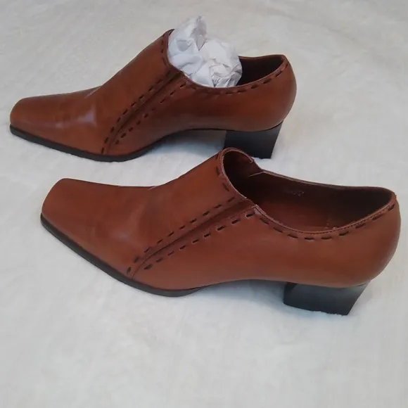 Vintage Style  Leather Worthington Shoes!