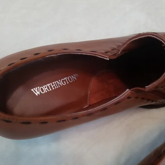 Vintage Style  Leather Worthington Shoes!