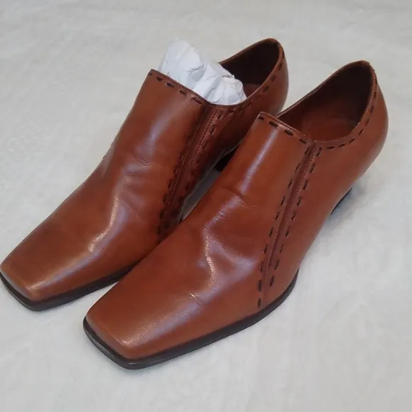 Vintage Style  Leather Worthington Shoes!
