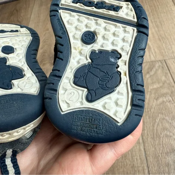 Vintage Winnie the Pooh baby infant crib shoes sneakers 90s boys Tigger