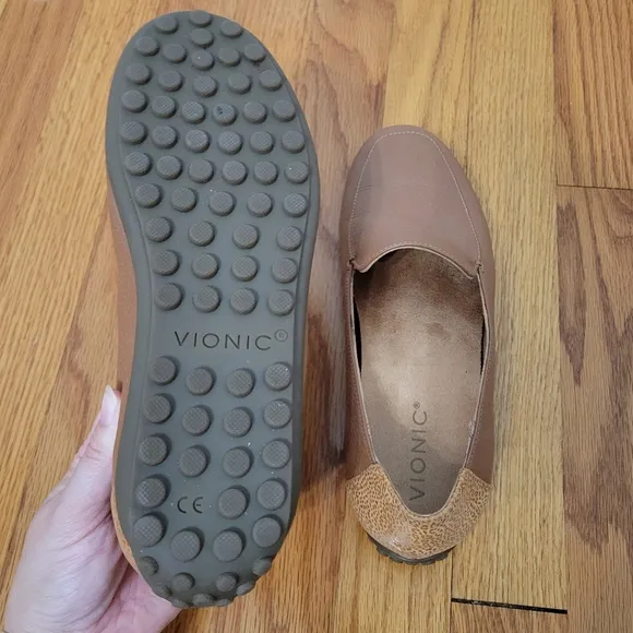 Vionic Elora Leather Loafers Driving Moccasins Classic Toffee Tan Size 7 Neutral
