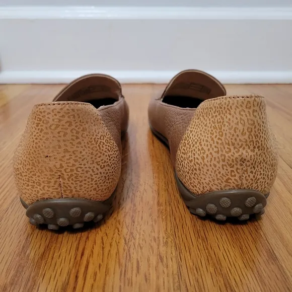 Vionic Elora Leather Loafers Driving Moccasins Classic Toffee Tan Size 7 Neutral