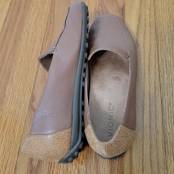 Vionic Elora Leather Loafers Driving Moccasins Classic Toffee Tan Size 7 Neutral