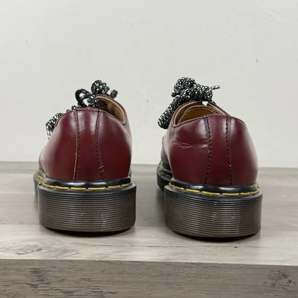 Vtg Dr Martens made in England Oxford Shoes Burgundy Cherry Womens US 7 (UK 5)