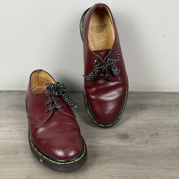 Vtg Dr Martens made in England Oxford Shoes Burgundy Cherry Womens US 7 (UK 5)