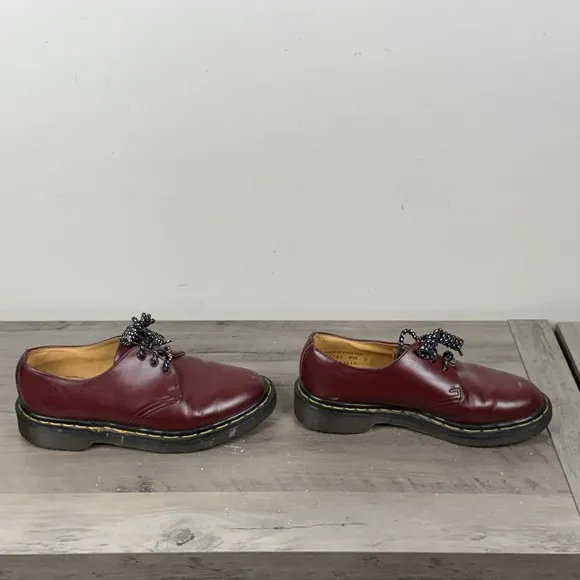 Vtg Dr Martens made in England Oxford Shoes Burgundy Cherry Womens US 7 (UK 5)