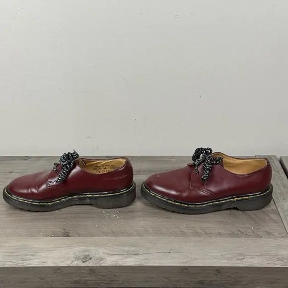 Vtg Dr Martens made in England Oxford Shoes Burgundy Cherry Womens US 7 (UK 5)