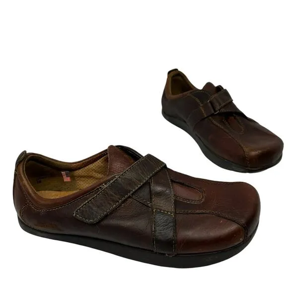 VTG Kalso Earth Comfort Shoes Womens 7B Brown Leather Strappy Loafer Flats USA