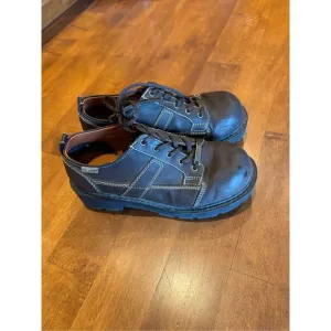 Woman’s vintage Y2K 90s mud chunky lace up shoes size 9 1/2