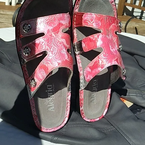 Women's Alegria pink 💗velcro straps sandals sz 39