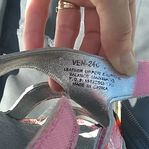 Women's Alegria pink 💗velcro straps sandals sz 39