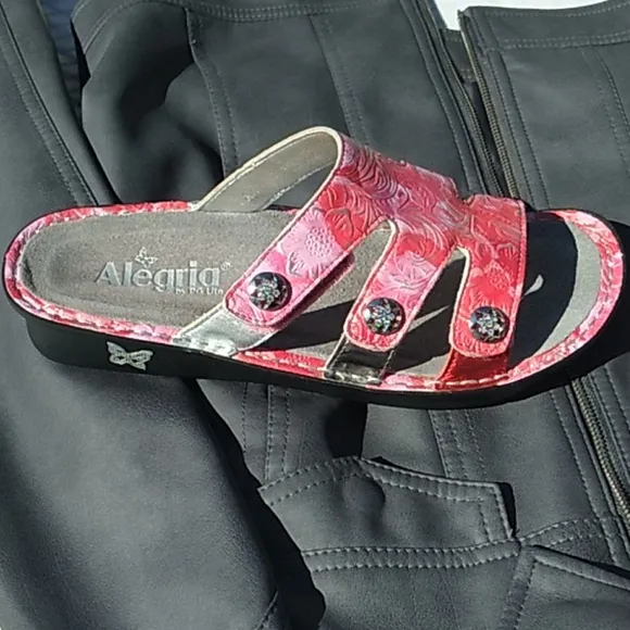 Women's Alegria pink 💗velcro straps sandals sz 39