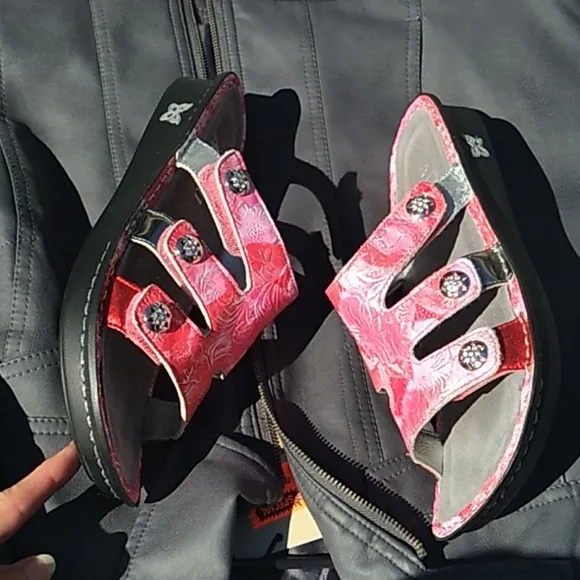 Women's Alegria pink 💗velcro straps sandals sz 39
