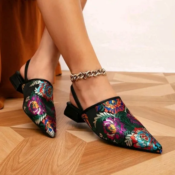 Women's Pointed Toe Embroidery Flat Heel Mules Flat Shoes For Women