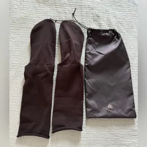 YEEZY PODS SIZE 1 NWT