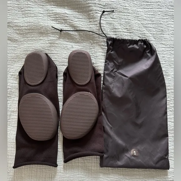 YEEZY PODS SIZE 1 NWT