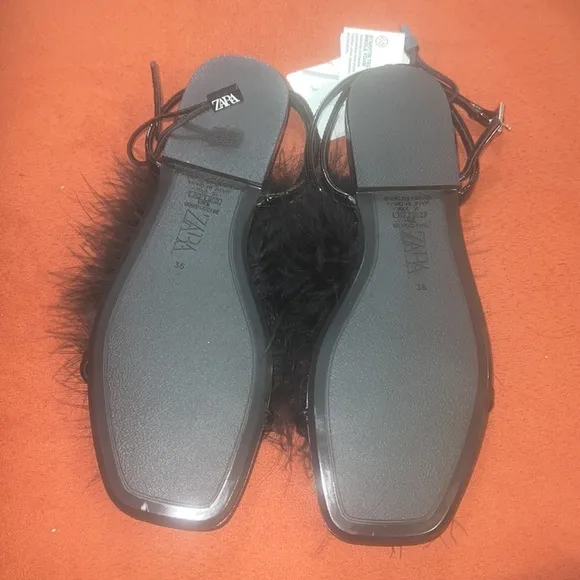 Zara Black Feather 🪶 Sandals - Sz 6 - NWT