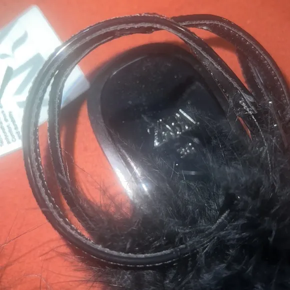 Zara Black Feather 🪶 Sandals - Sz 6 - NWT