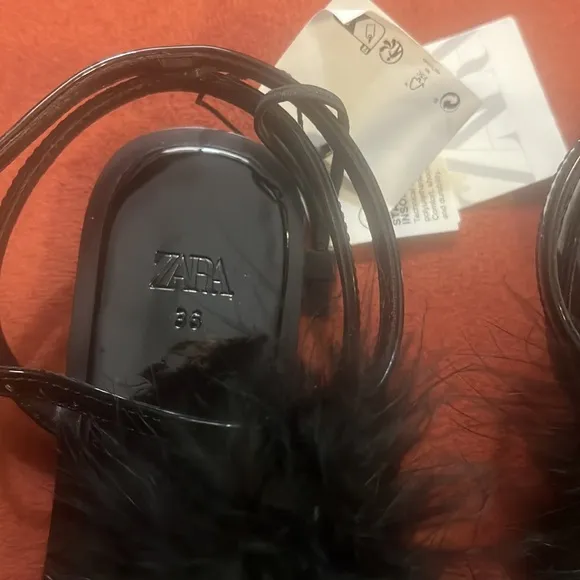 Zara Black Feather 🪶 Sandals - Sz 6 - NWT