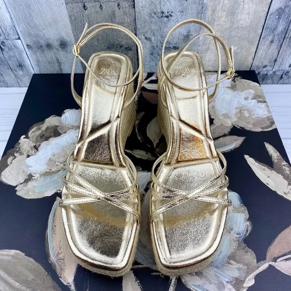 ZARZ Gold Metallic Wedge Strappy Sandals in Gold Size 10.