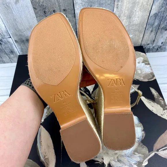 ZARZ Gold Metallic Wedge Strappy Sandals in Gold Size 10.