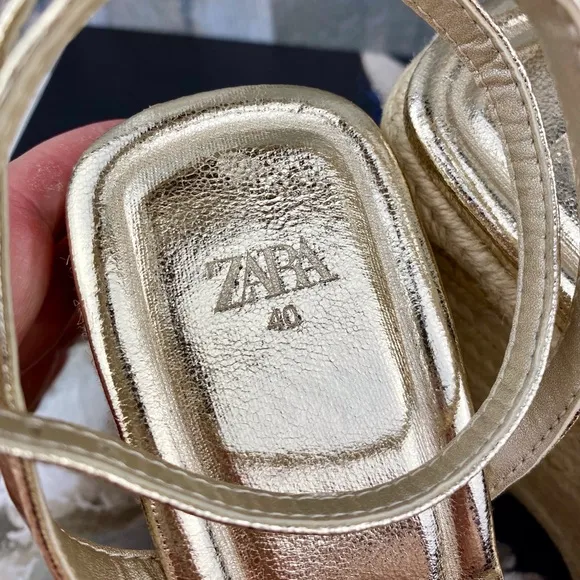 ZARZ Gold Metallic Wedge Strappy Sandals in Gold Size 10.