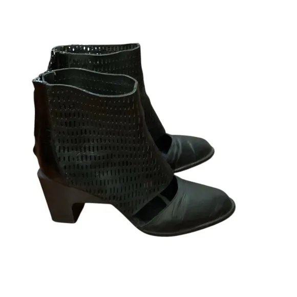 Zero Maria Cornejo Black Perforated Leather Shoes EU 39 wooden Clog Heel